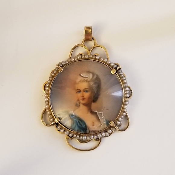 Victorian 14K Gold Cameo Pendant